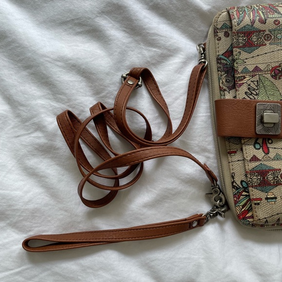 Sakroots Crossbody Bag with Pocket for a Phone - Picture 7 of 8